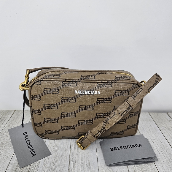 Balenciaga Camera Bag BB Monogram Coated Canvas - Picture 5 of 16